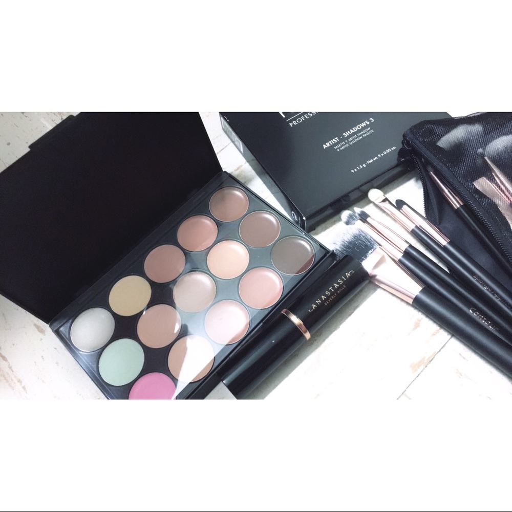 Makeup Bundle ❄️ - Picture 4 of 5